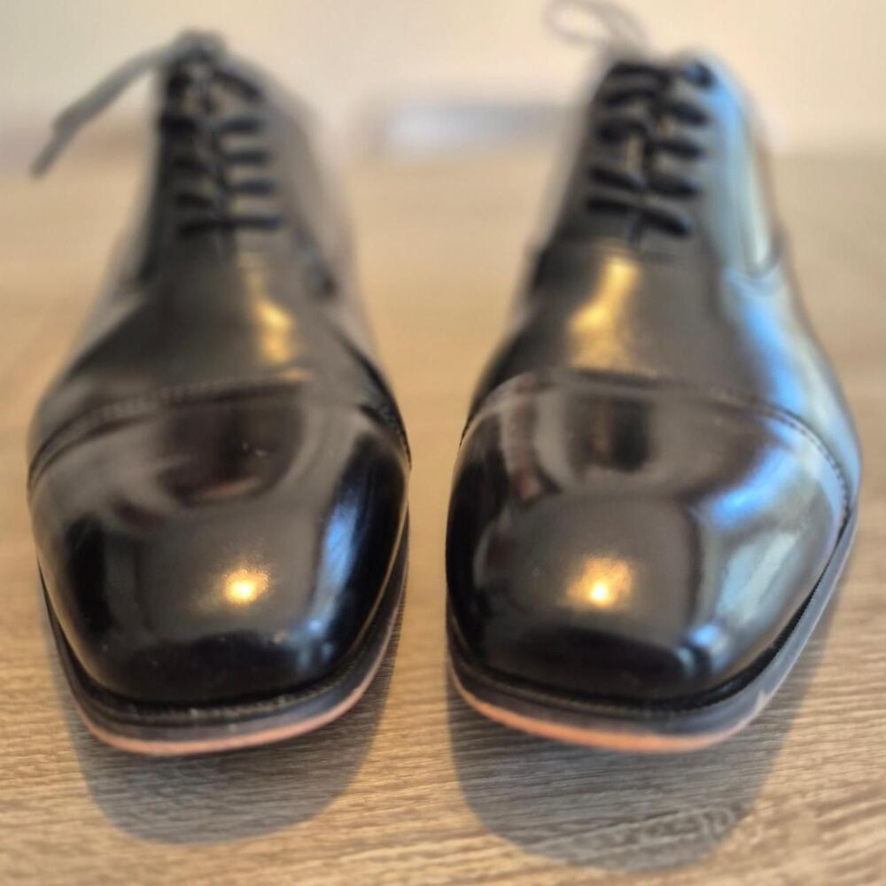 Florsheim Men's Black Oxfords - Picture 2 of 8